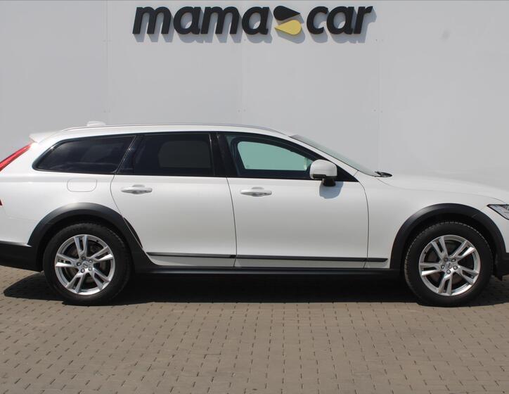 Volvo V90 8
