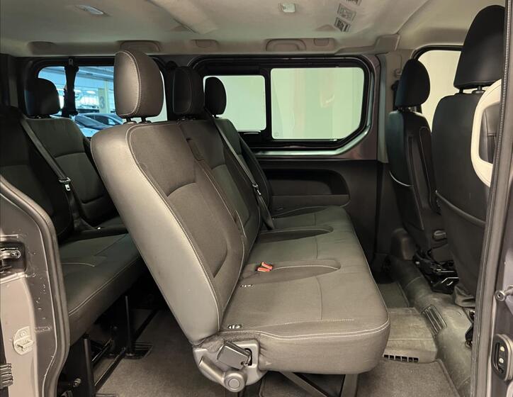 Renault Trafic 12