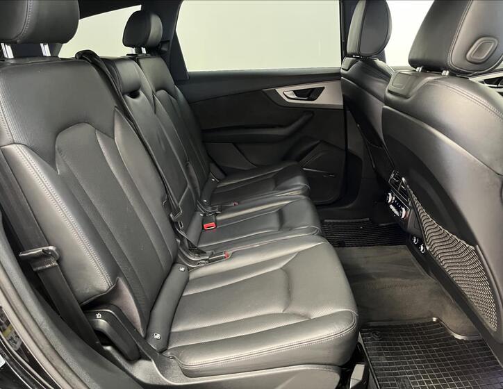 Audi SQ7 25