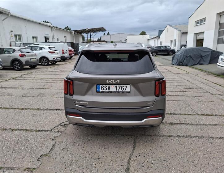 KIA Sorento 4