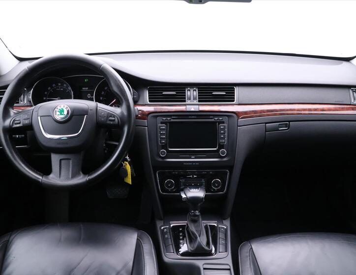 Škoda Superb 32