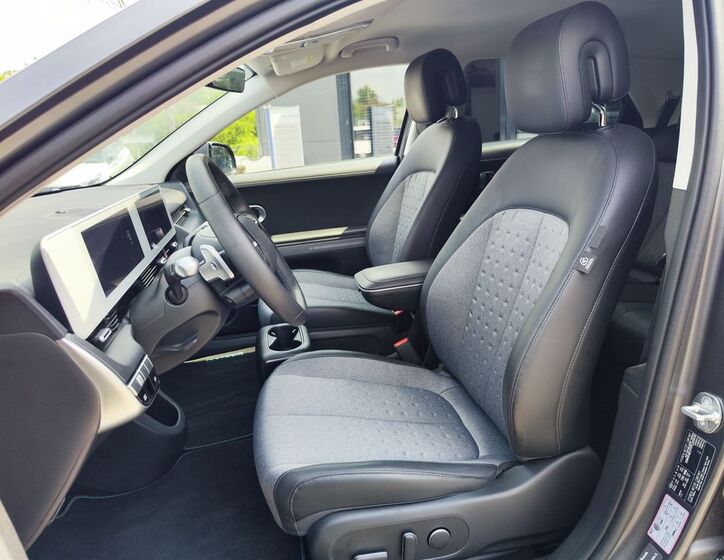 Hyundai IONIQ 17