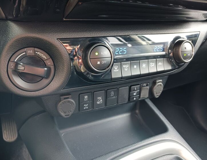 Toyota Hilux 23