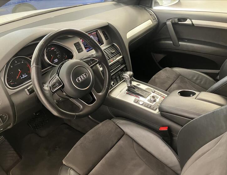 Audi Q7 6