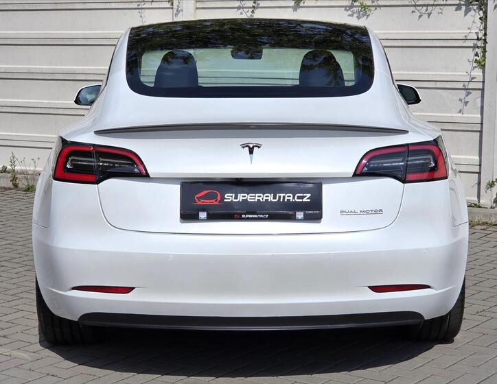 Tesla Model 3 5
