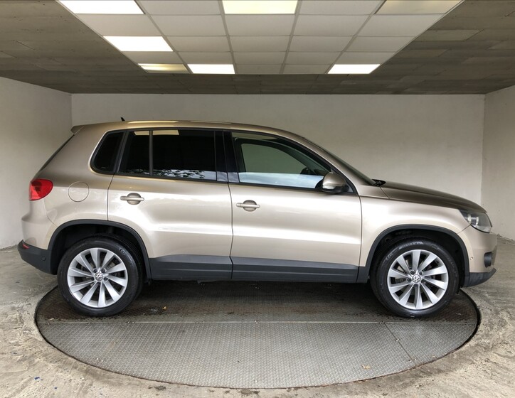 Volkswagen Tiguan 8