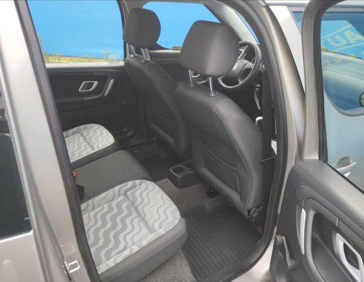 Škoda Roomster 8