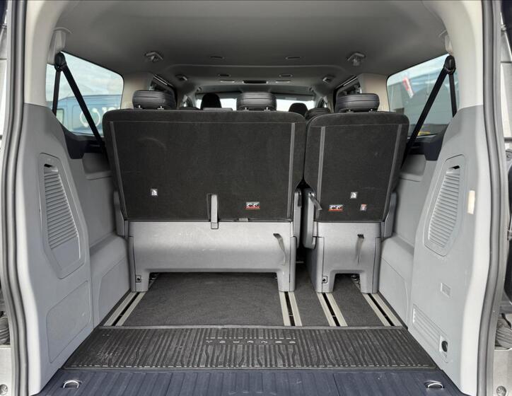 Ford Tourneo Custom 13