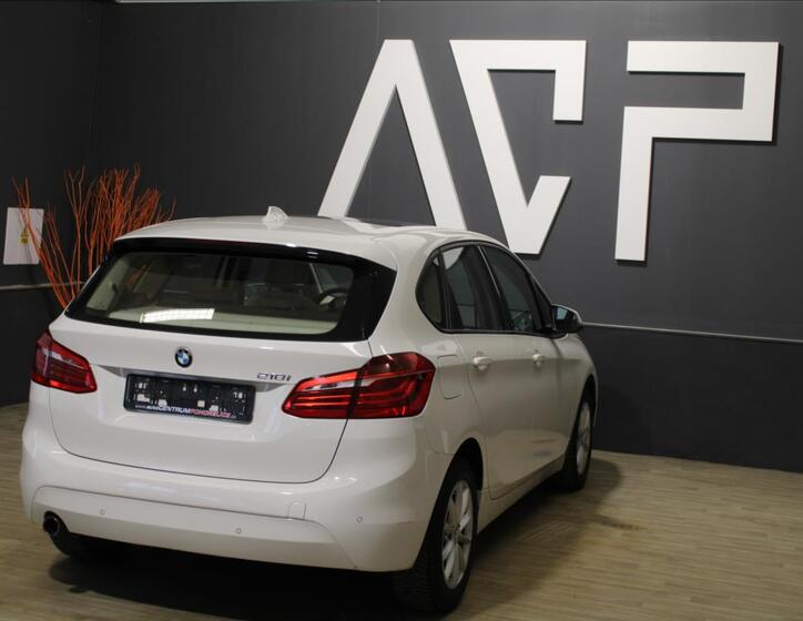 BMW Řada 2 8