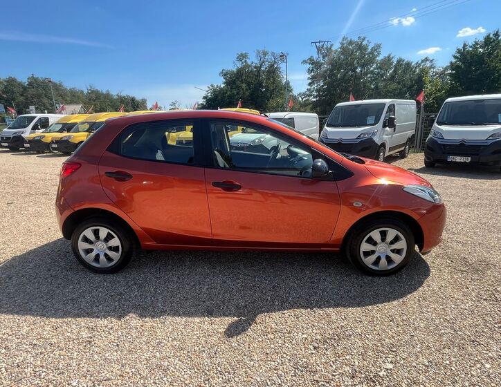 Mazda 2 8