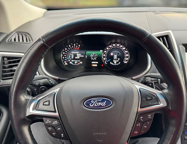 Ford Edge 8