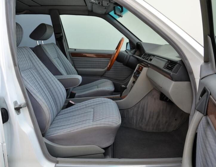 Mercedes-Benz 124 24