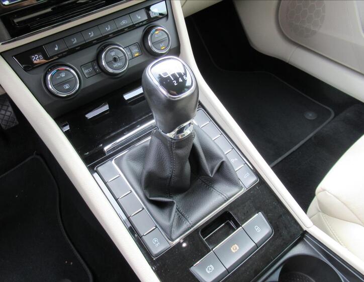 Škoda Superb 16