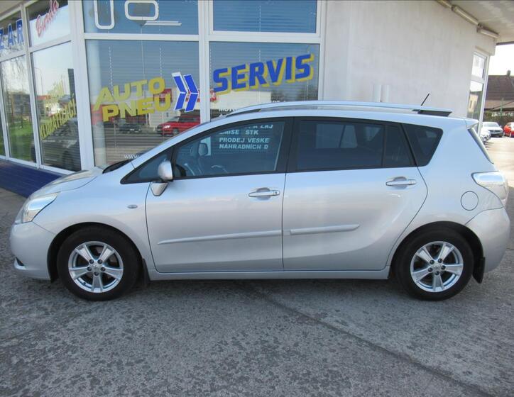 Toyota Verso 8