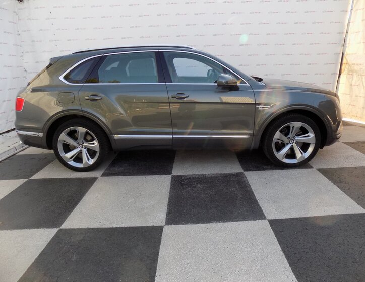 Bentley Bentayga 6