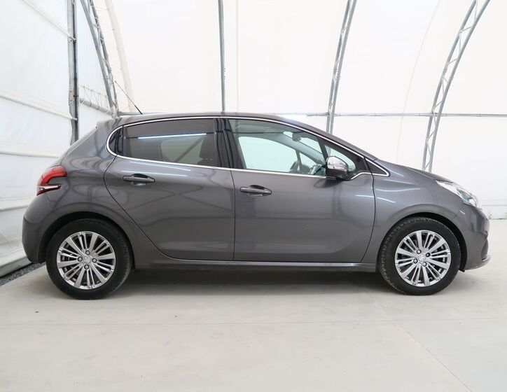 Peugeot 208 5