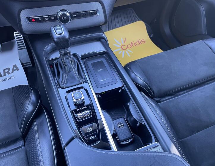 Volvo XC90 23
