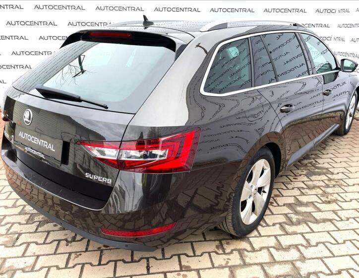 Škoda Superb 9