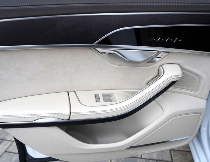 Audi A8 24