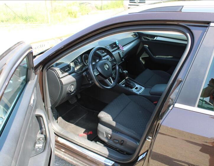 Škoda Superb 9
