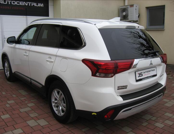 Mitsubishi Outlander 10