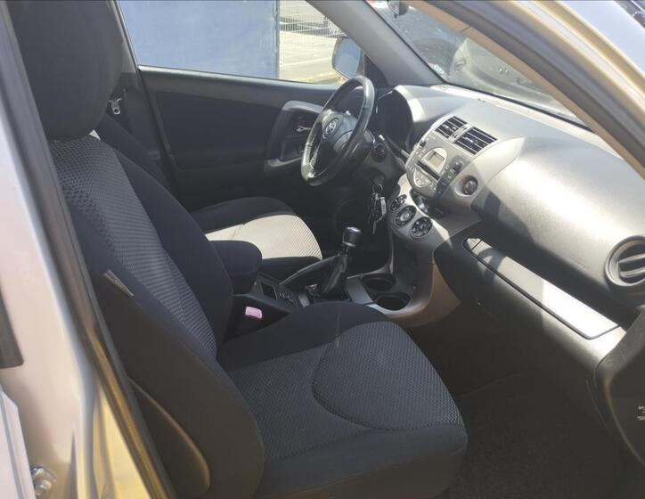 Toyota RAV4 8