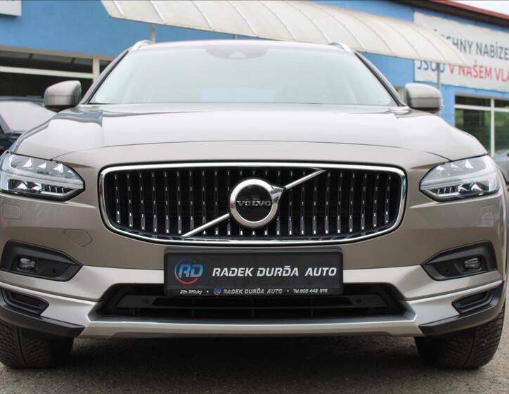 Volvo V90 2
