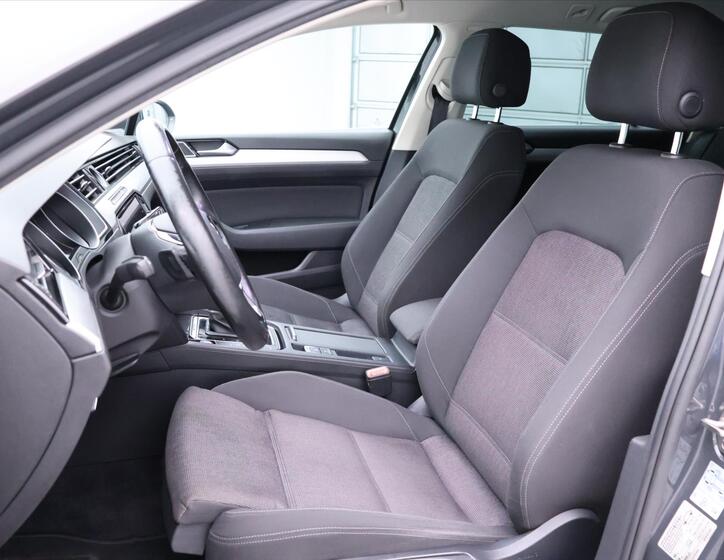 Volkswagen Passat 12