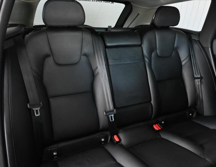 Volvo V90 31