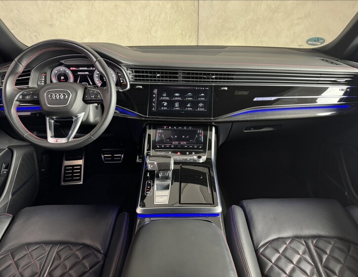 Audi Q8 20