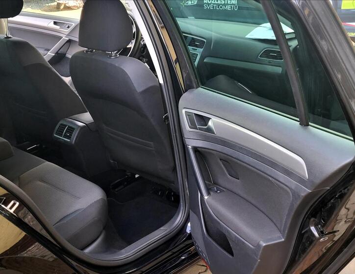 Volkswagen Golf 24