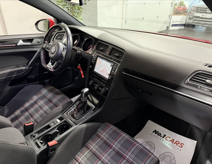 Volkswagen Golf 16