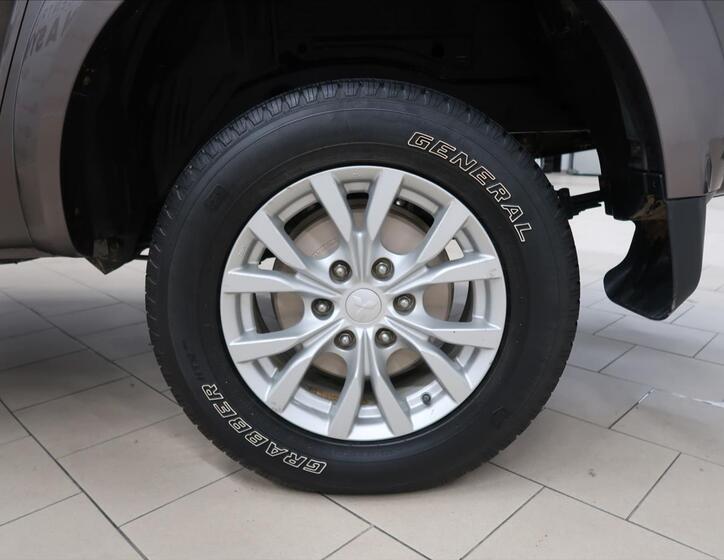Mitsubishi L200 25