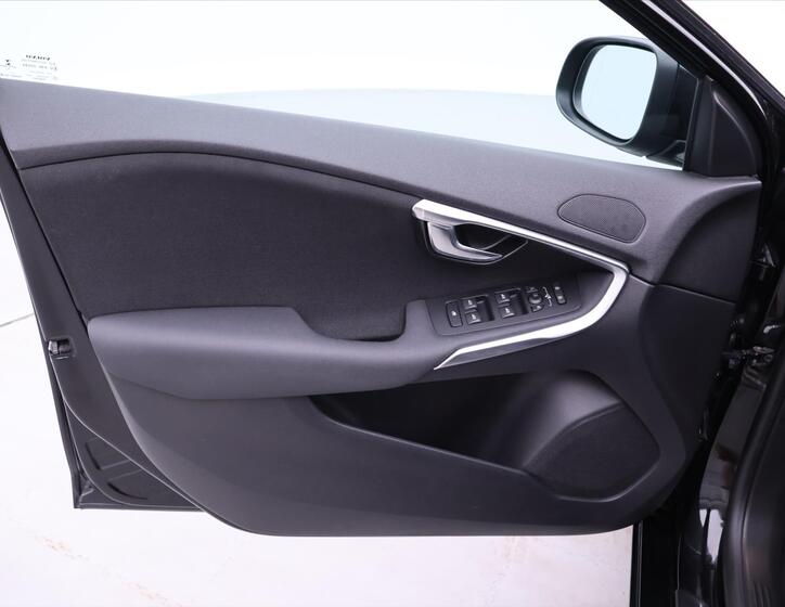 Volvo V40 11