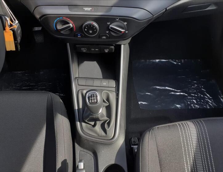 Hyundai i20 10