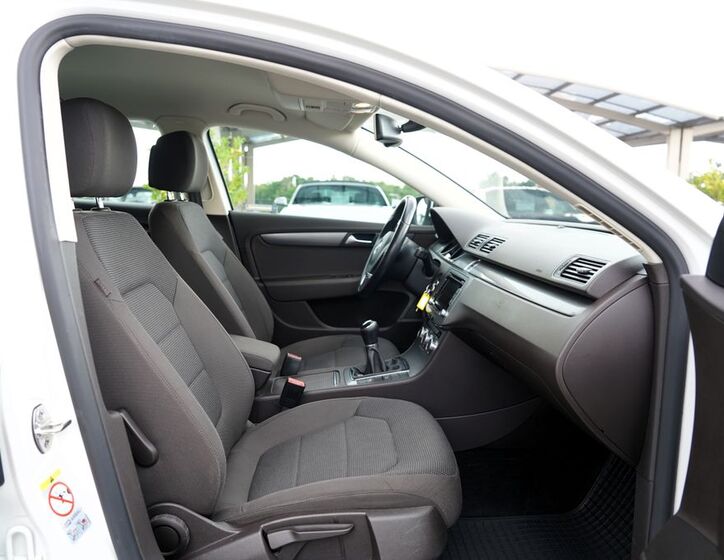 Volkswagen Passat 25