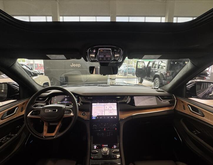 Jeep Grand Cherokee 12