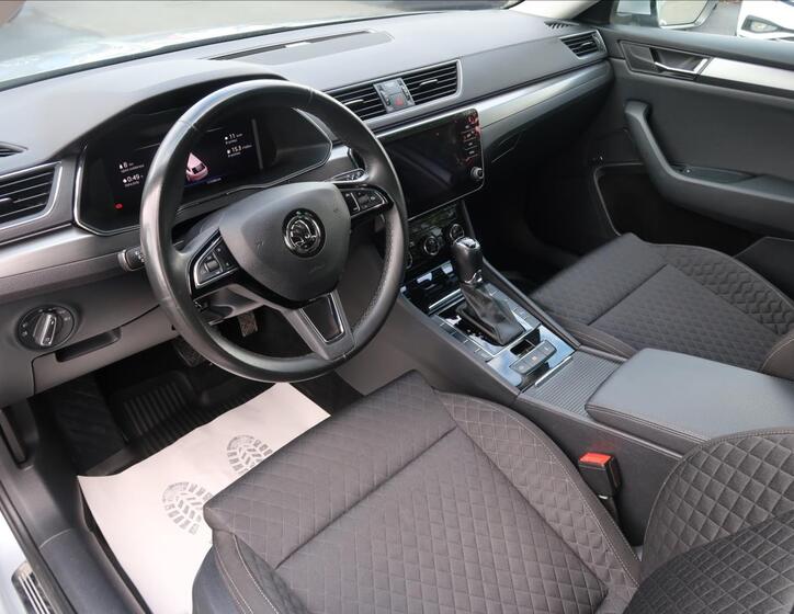 Škoda Superb 9