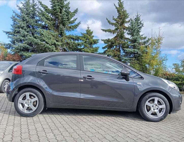 KIA Rio 11