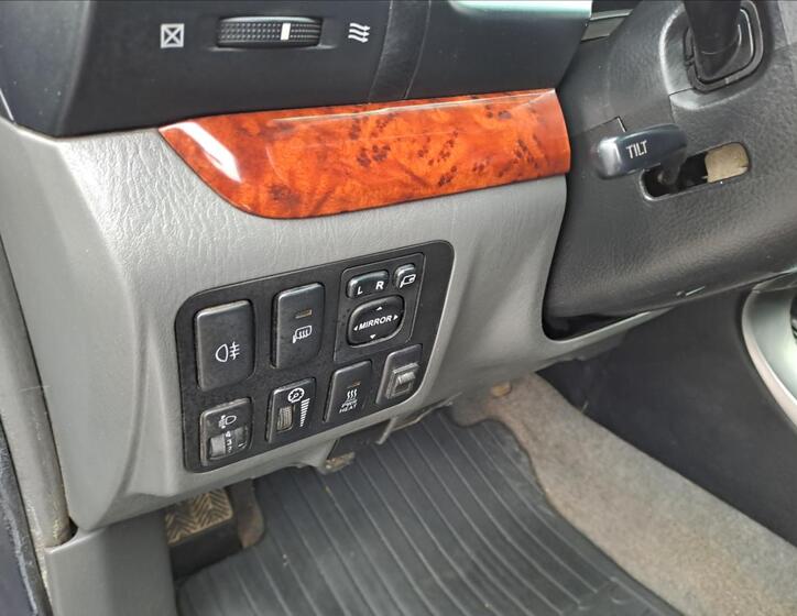 Toyota Land Cruiser 11