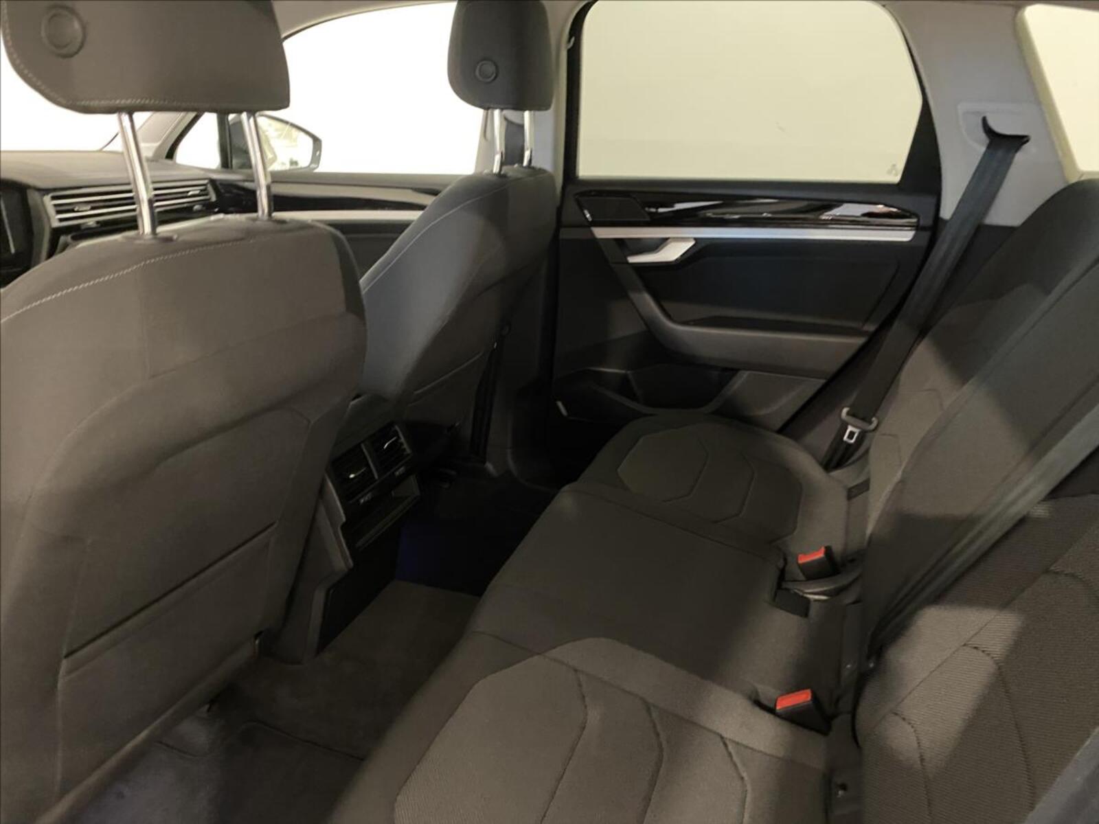 Volkswagen Touareg 6