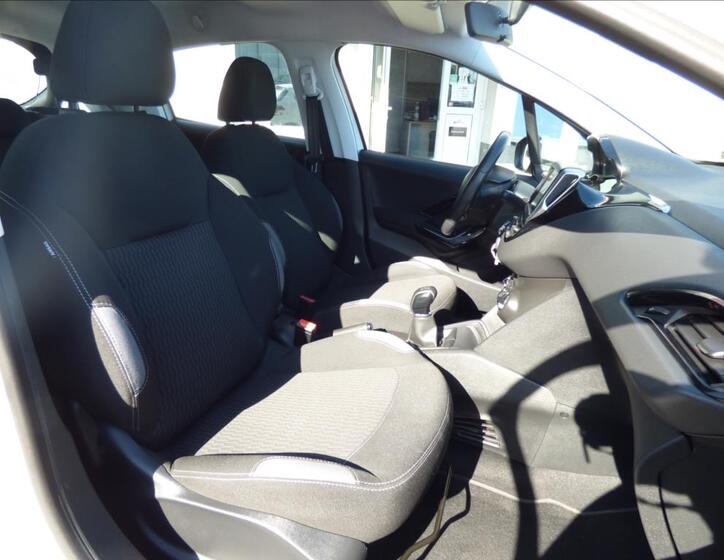Peugeot 208 46