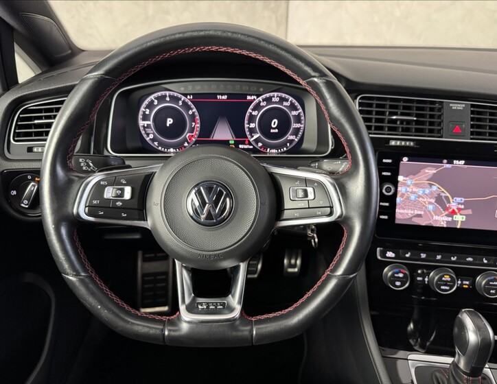 Volkswagen Golf 44