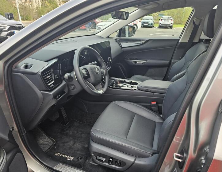 Lexus NX 450h plus 12