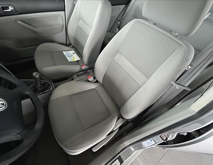 Volkswagen Golf 16