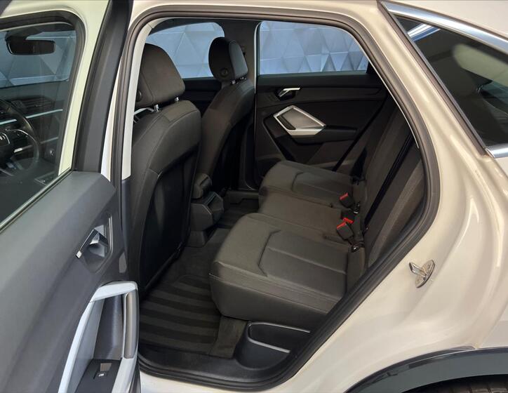 Audi Q3 12