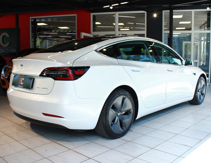 Tesla Model 3 6