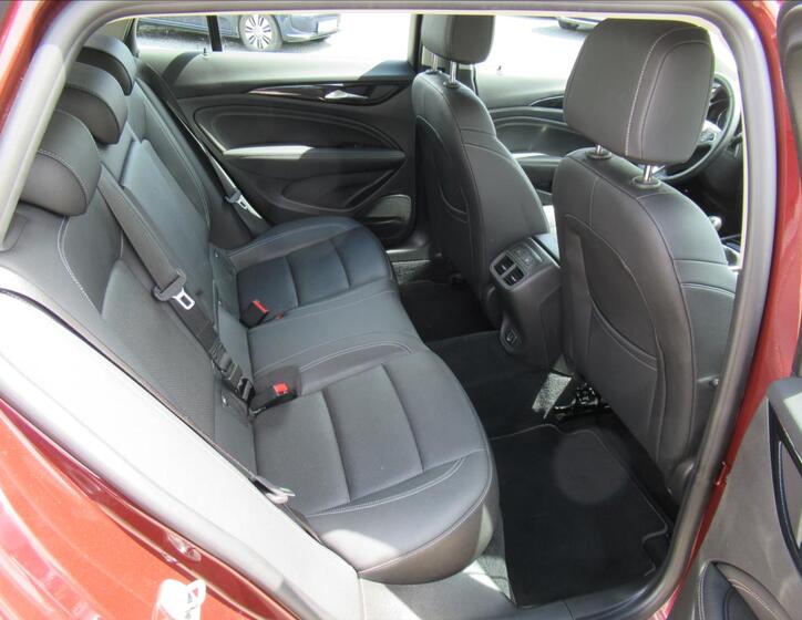 Opel Insignia 11