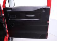 Land Rover Defender 12