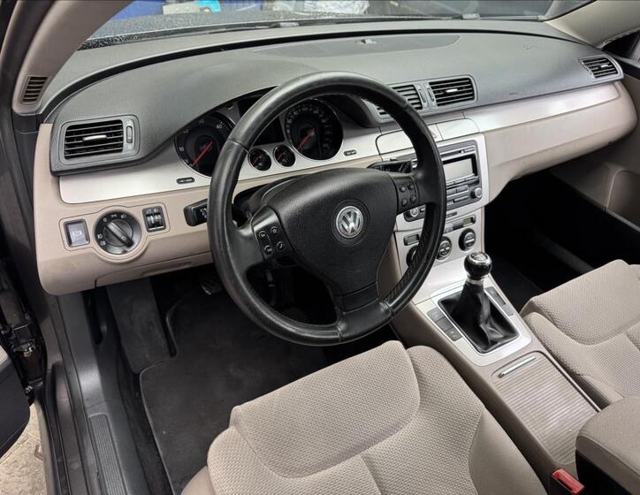 Volkswagen Passat 25
